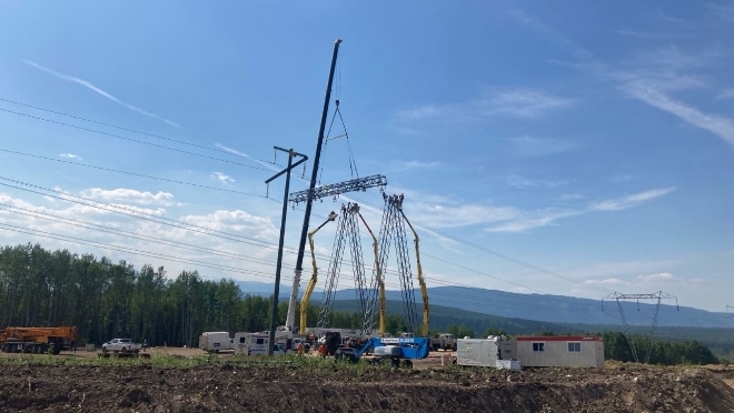 Tower installation at Walcott Capacitor Station Site.